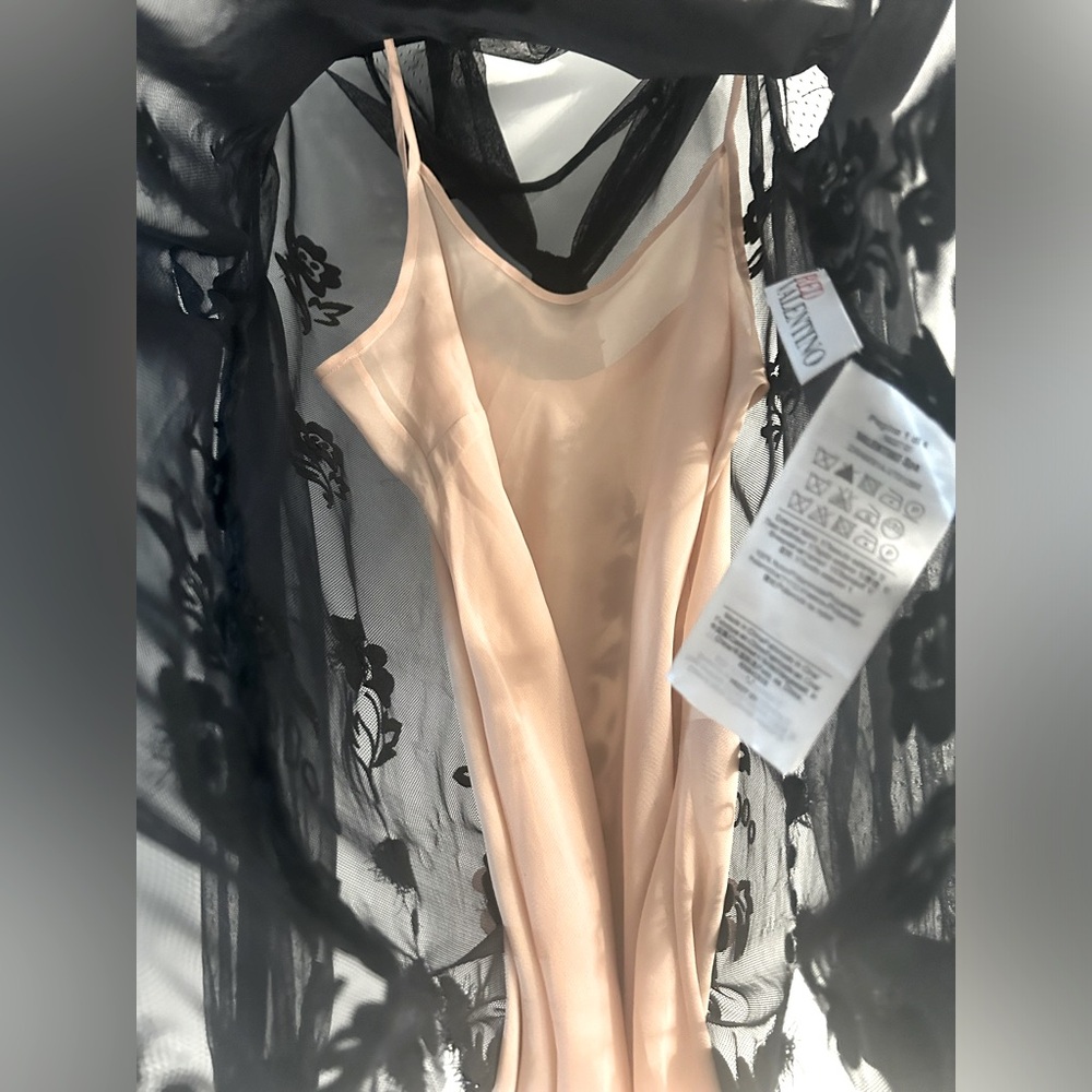 RED VALENTINO NEW!! Black Pink Floral
Embroidered Tulle Top With Camisole - Picture 3 of 7